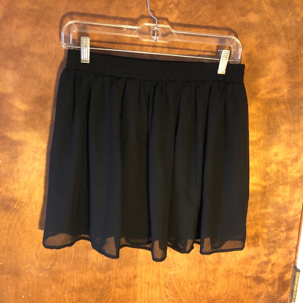Forever 21 Black Elastic Waist Mini Skirt. Sheer and lined. Women’s Medium M